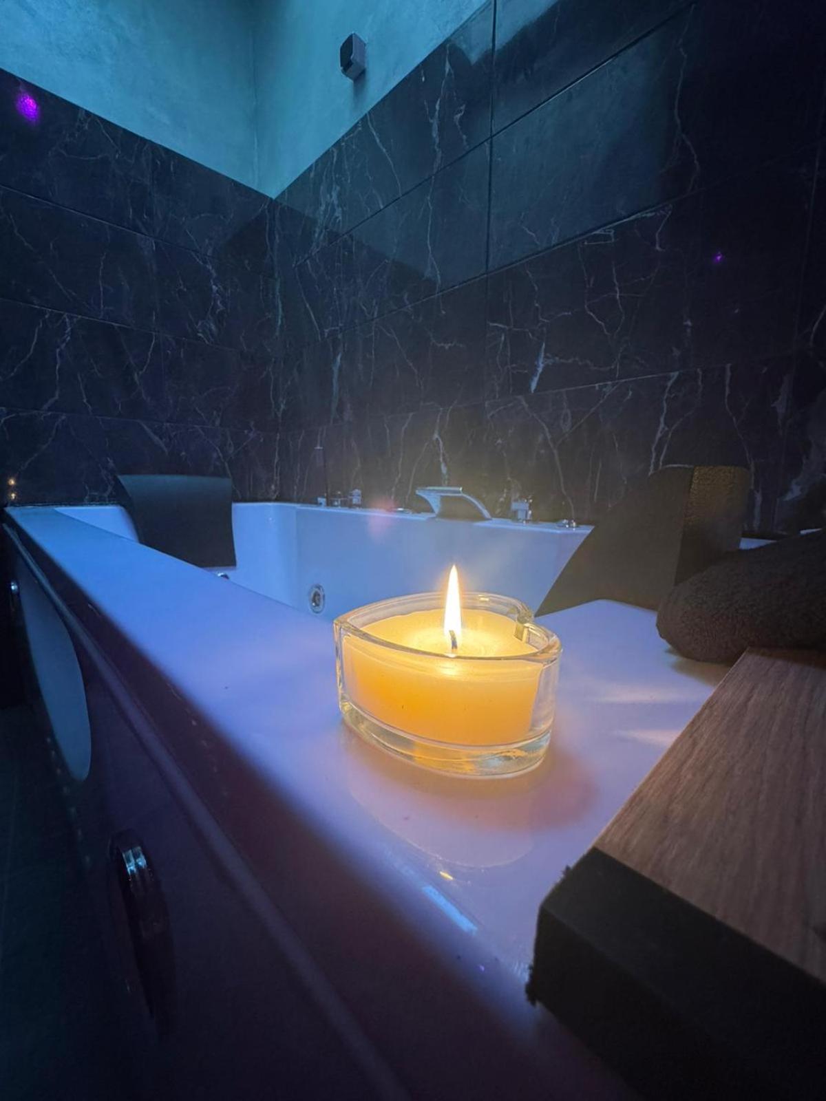 Love Room Spa Jacuzzi Lyon Exterior photo