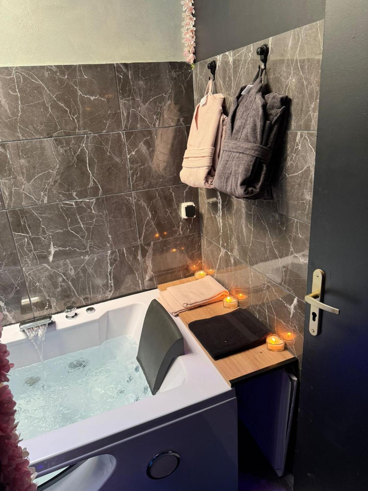 Love Room Spa Jacuzzi Lyon Exterior photo